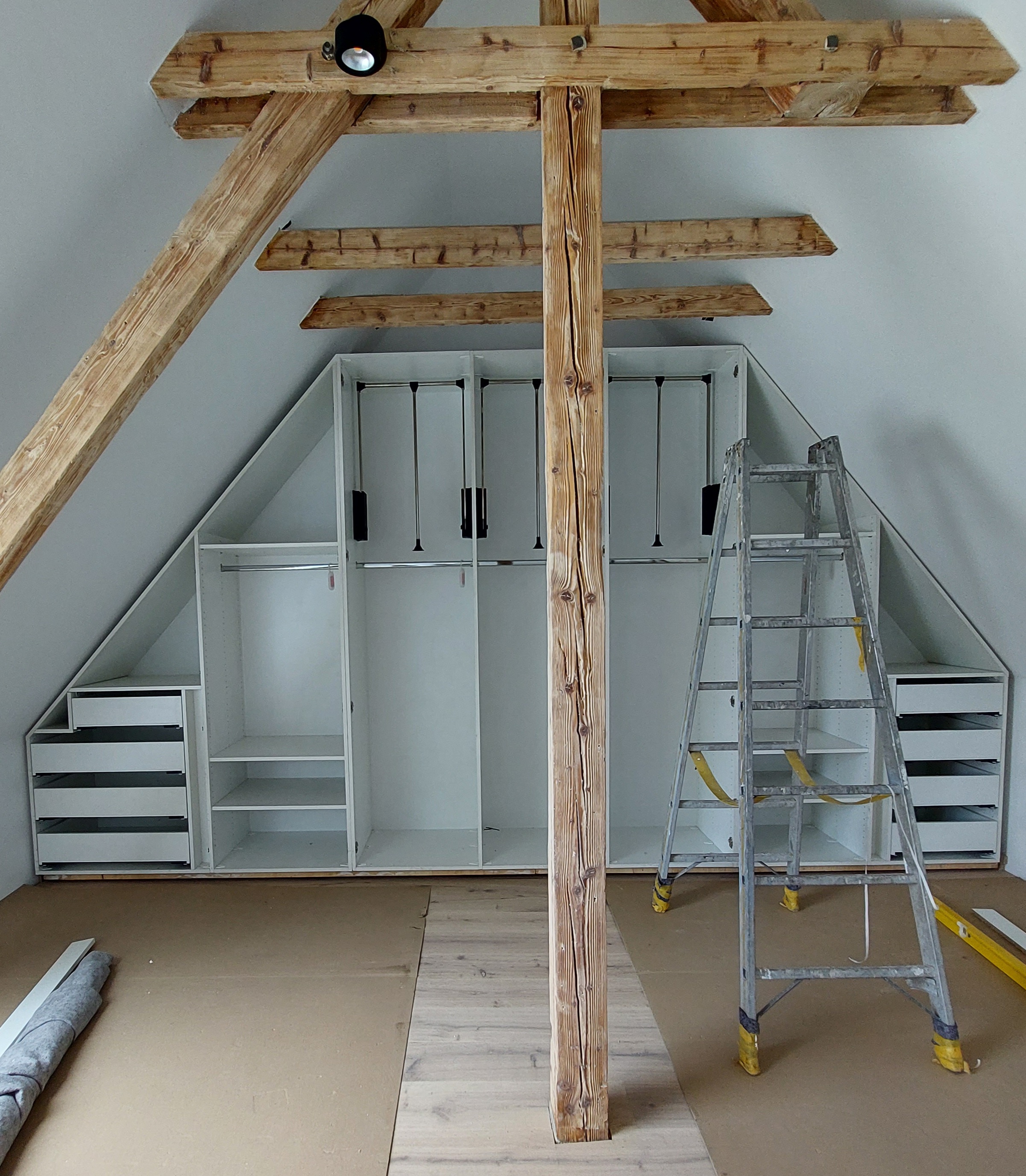 Möbelmontage durch Montageservice Könitz NRW – Schrank aufgebaut