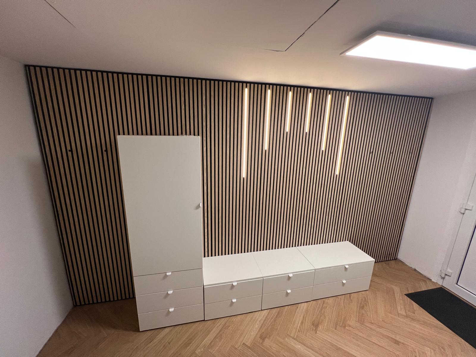 Sideboard und Kleiderschrank vor Akustikwand montiert