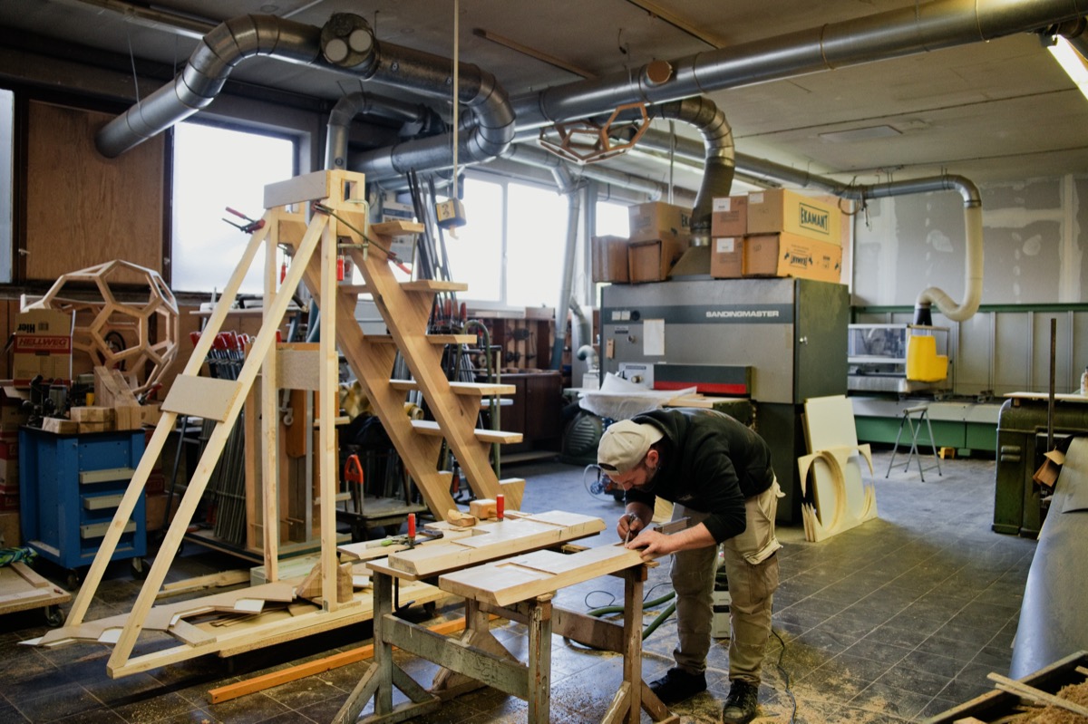 Montageservice Könitz – Arbeit an der Werkstatt-Treppenkonstruktion